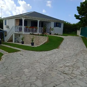 grand-f2-a-15-minutes-a-pied-de-la-plage-de-bois-jolan.comcaribbean.com/